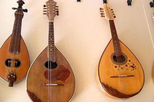 Cretan music instruments