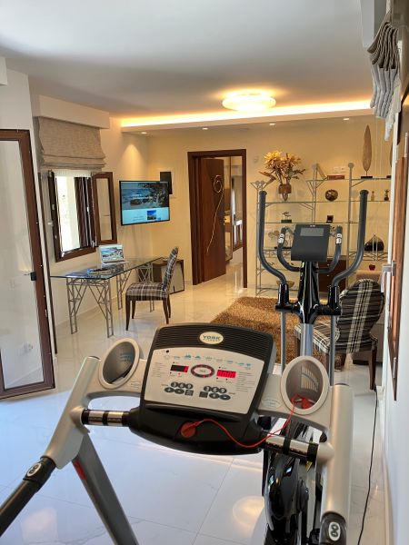  fitness equipment guest house