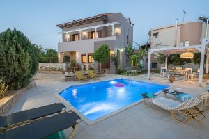 Stylish Villa Camellia in the Village, 5 km to the Beach 