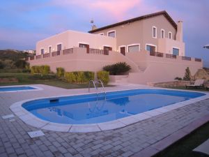 Familienvilla Selena mit Ausblick von einer Anhöhe