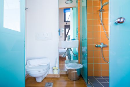  bathroom 