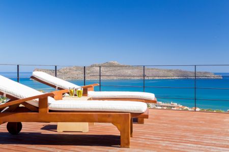  sunbeds 