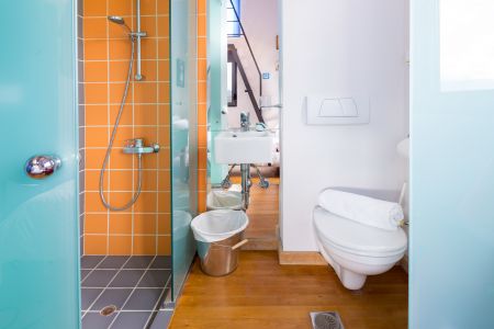  bathroom 