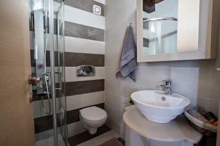 ensuite bathroom 