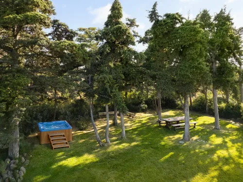  jacuzzi in the garden