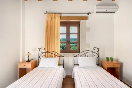  twin bedroom