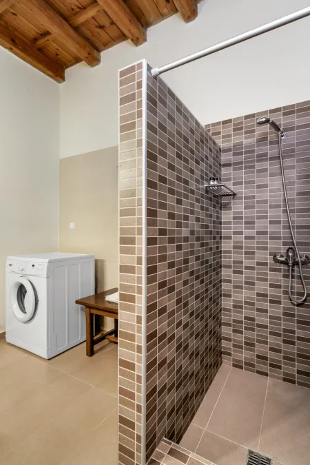  bathroom and washing machine