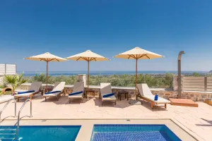 Kretisches Leben im Dorf von Villa Katifes in der Nähe von Rethymno