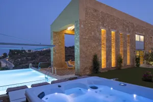 Olea villa à 170 m d'une plage de sable et de tavernes