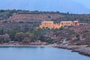 Piscine à débordement et à 170 m de la plage villas Olea