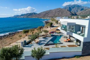 Urban-Chic Beachfront Villa Moonlight, mit beheiztem Pool, ideal für große Gruppen, Familien und Veranstaltungen