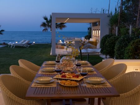  dining outdoor
