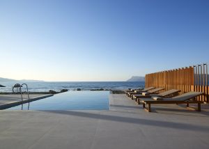 Villa Votsalo côté mer, plage privée et vue sur l'océan, à 2 'de Kissamos