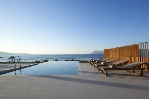 Villa Votsalo côté mer, plage privée et vue sur l'océan, à 2 'de Kissamos