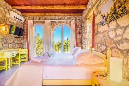 double bedroom balcony door