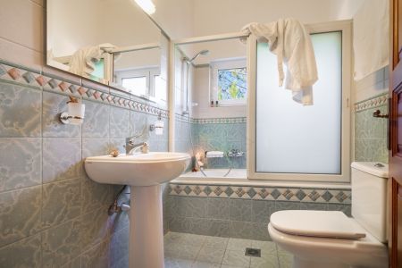  bathroom wc