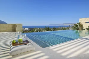 Villa Anassa, design et confort remarquables, vue sur la mer, près de la plage