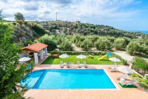 Villa familiale Laga à Réthymnon avec aire de jeux pour enfants, vue imprenable sur la mer