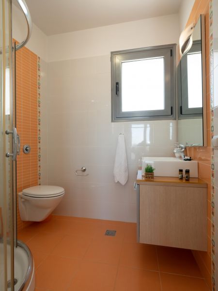  en suite bathroom