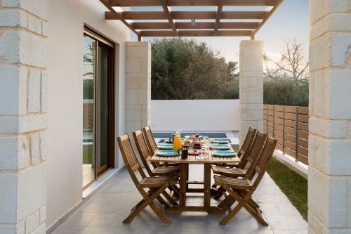  outdoor dining area