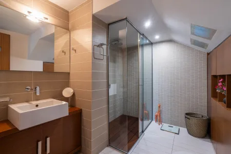  ensuite bathroom