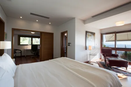  bedroom with office