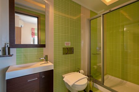  bathroom 