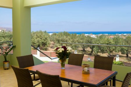  outdoor dining area