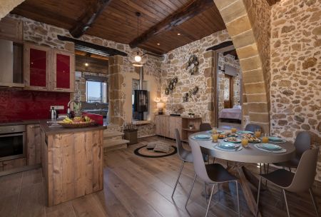  kitchen & dining area