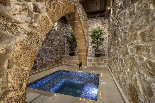  indoor jacuzzi