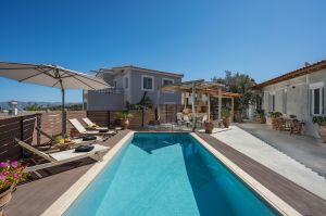 Einstöckige Ferienvilla Roxanne, 3Bed 2Bth, Pool & Med Style, Nähe zum Strand & Chania