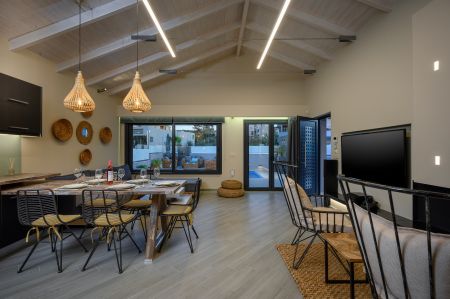  dining area & living room