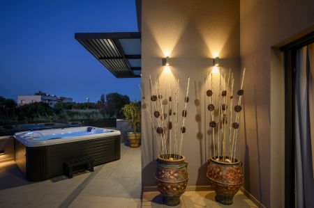  jacuzzi at night