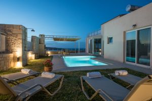 Lässig-elegante Villa Thalia, Pool & Jacuzzi, beeindruckender Meerblick, 700 m zu den Chania Beach Resorts
