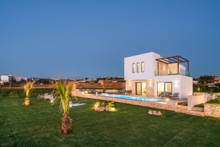  exterior villa at night