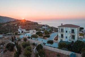 Coastal Escape Villa Aria, Spectacular Sea Views, 2 Pools (Kids Pool), Near the Beach