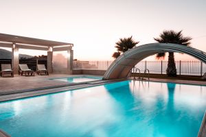 Aria Villa d'évasion côtière, vue spectaculaire sur la mer, 2 piscines (piscine pour enfants), près de la plage