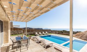 Cozy 'n Elegant Villa BlueHorizon Lefkopetra, South Crete, Sleeps 8, Private Pool, Bespoke View, Stunning Rocks Beach