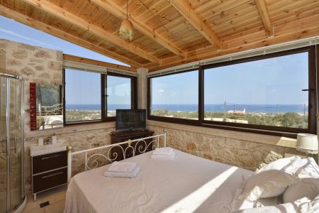  bedroom with windows