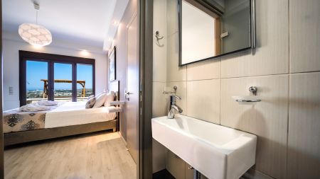  bedroom with en-suite bathroom 