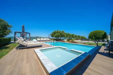  Pool area