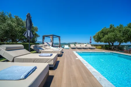  Sun loungers