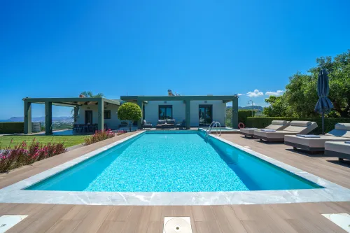  Pool and sunbeds