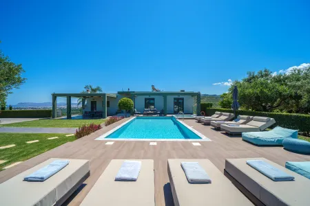  Villa and pool