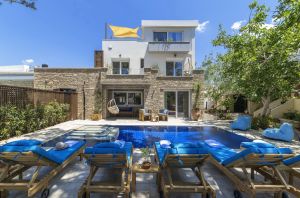 Family Private Pool Pefka Villa, Seaside Stay 100 m from Libyan Sea & Koutsouras Beach, South Crete