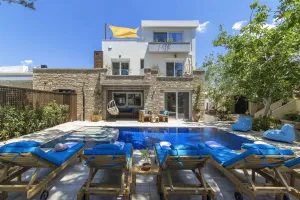 Pefka Villa mit privatem Familienpool am Meer, 100 m vom libyschen Meer und dem Strand von Koutsouras auf Südkreta entfernt