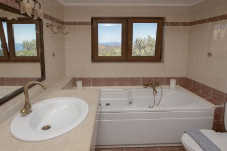  en suite bathroom