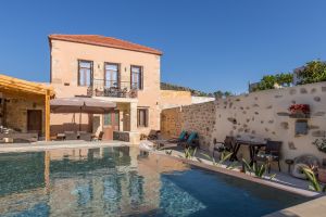 Cozy Stone Build Villa Theta with Outdoor Courtyard with Pool & BBQ, Close to Beach, 17Km from Falasarna