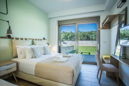  Bedroom