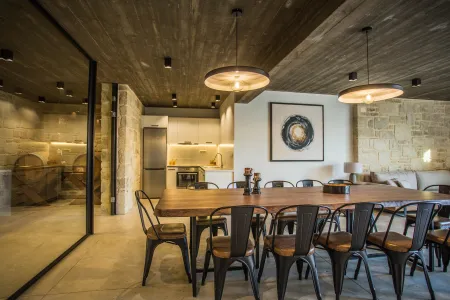  Dining tABLE